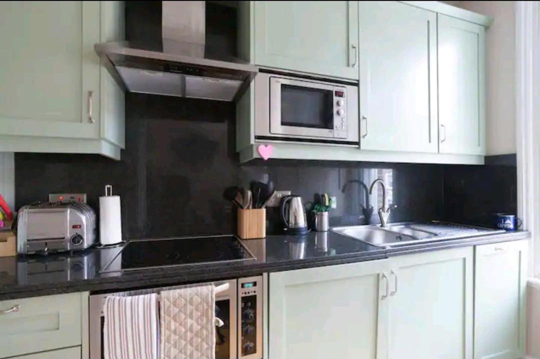 Boho Chic In Chelsea Apartment Лондон Екстериор снимка